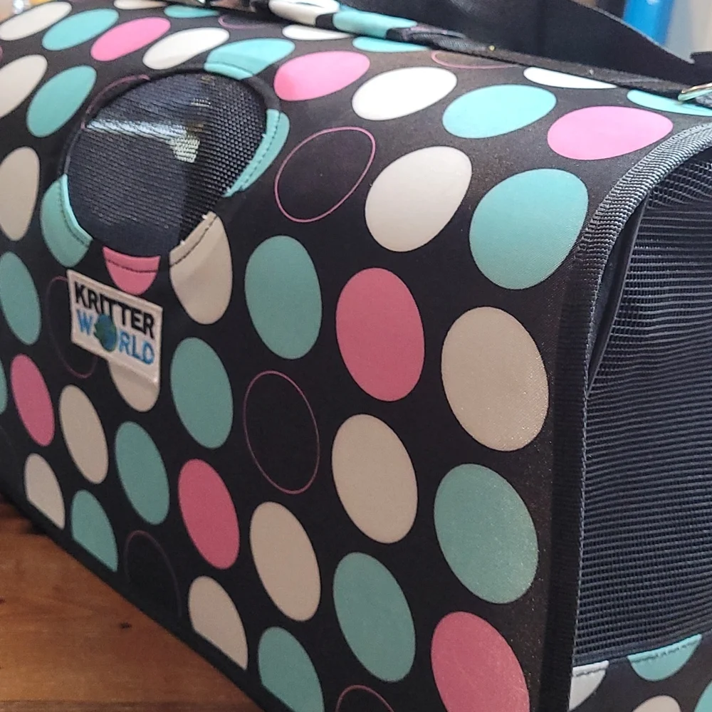 Pet carrier 20in x 8in x 10in height
